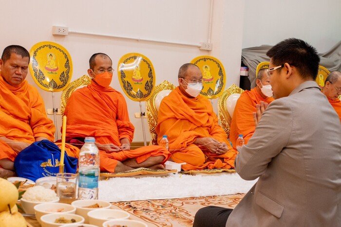 เลี้ยงพระเก้ารูป